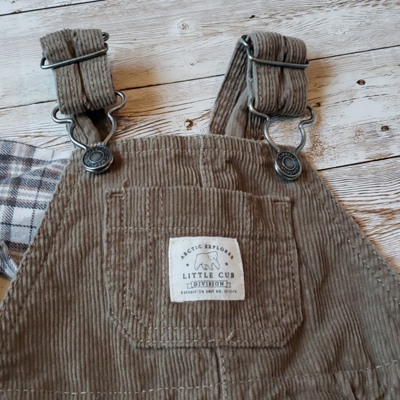 Carters Outfit - Picture 2 of 9